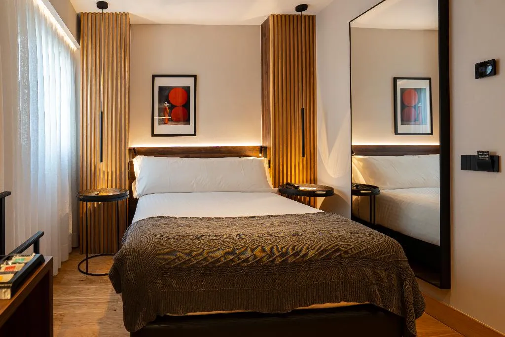 DOUBLE BASIC Room, Zenit Borrell, Barcelona