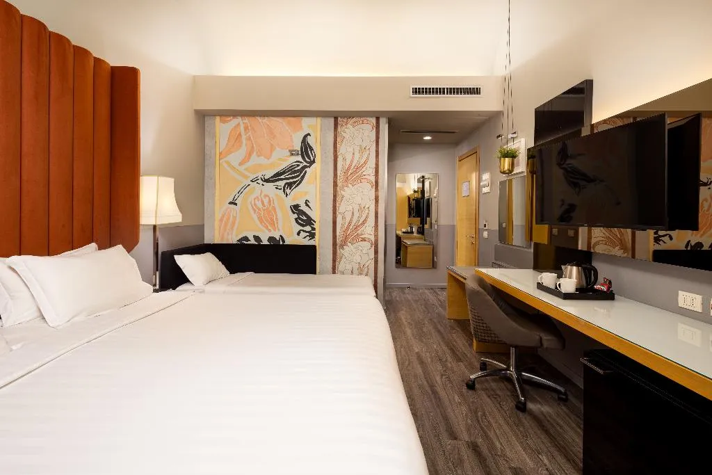 DOUBLE PREMIUM KING BED Room, Holiday Inn Milan Garibaldi Station, Milan