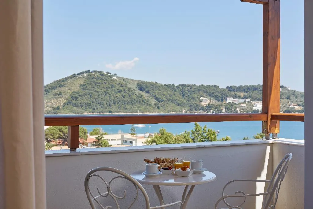 SUITE SEA VIEW Room, Skiathos  Living by GHH, Skiathos