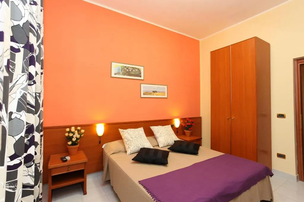 Room, Hotel Pisa, Naples