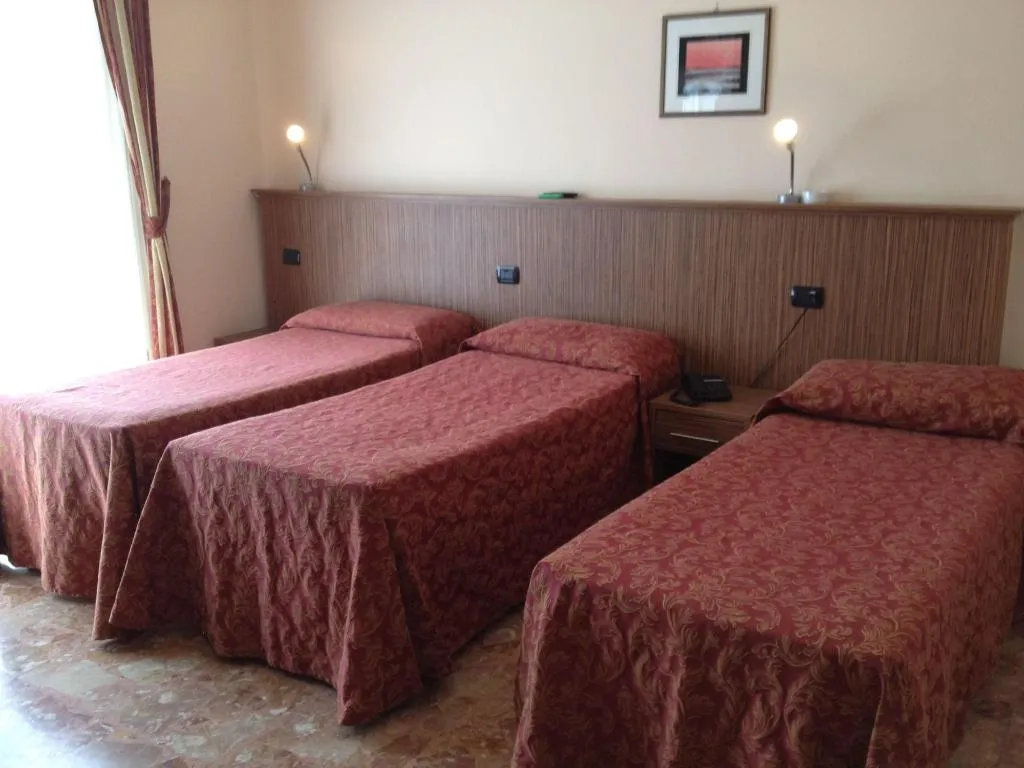 Room, Hotel York, Milan