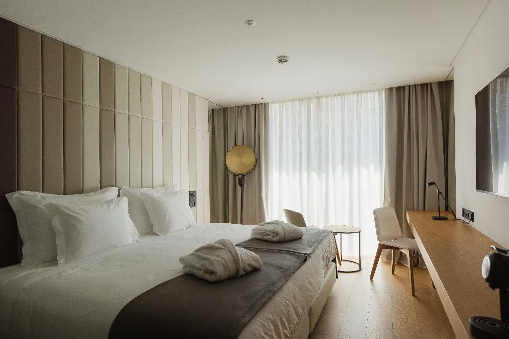 DOUBLE DELUXE Room, Lumen Hotel and The Lisbon Light Show, Lisbon