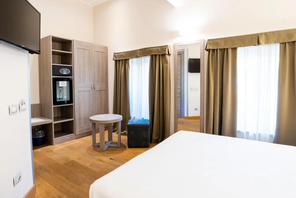 Double or Twin SUPERIOR Room, Albergo Centrale, Milan