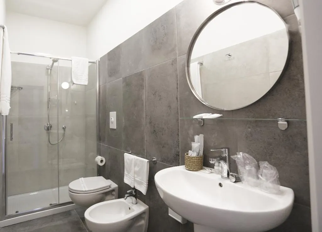 Double or Twin ECONOMY Room, Piazza Bovio 22, Naples
