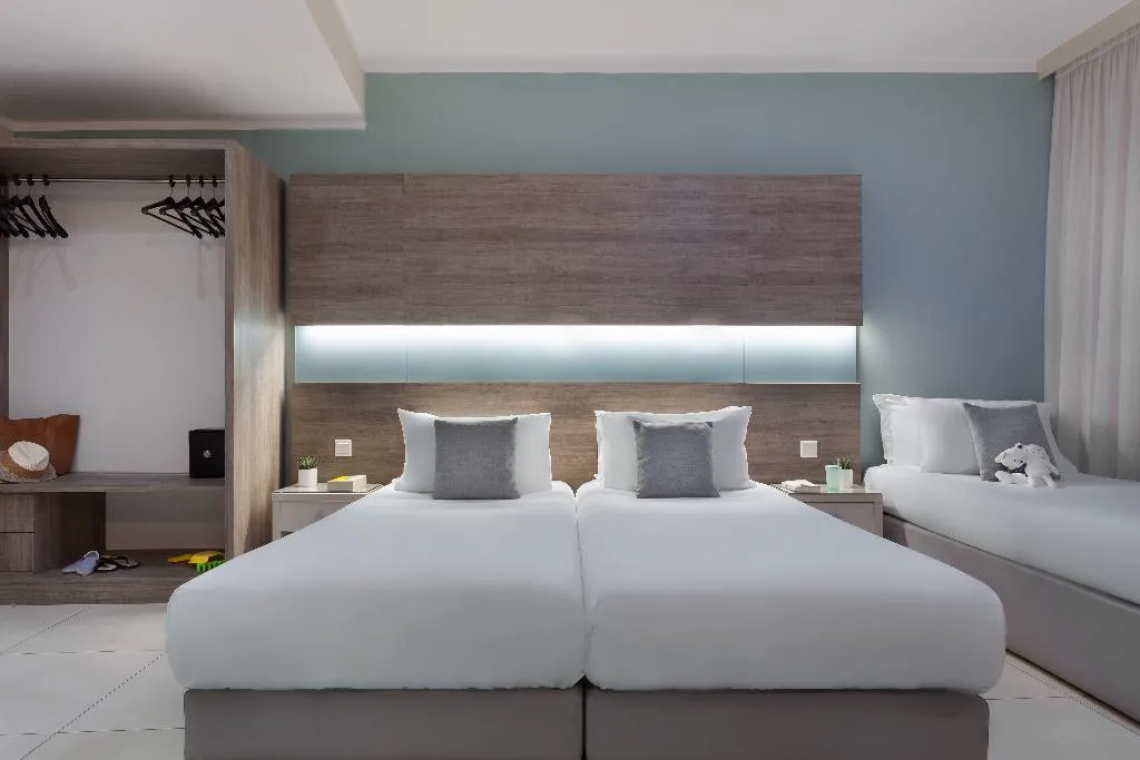 FAMILY ROOM STANDARD Room, Hotel 115 The Strand Hotel and Suites, Malta