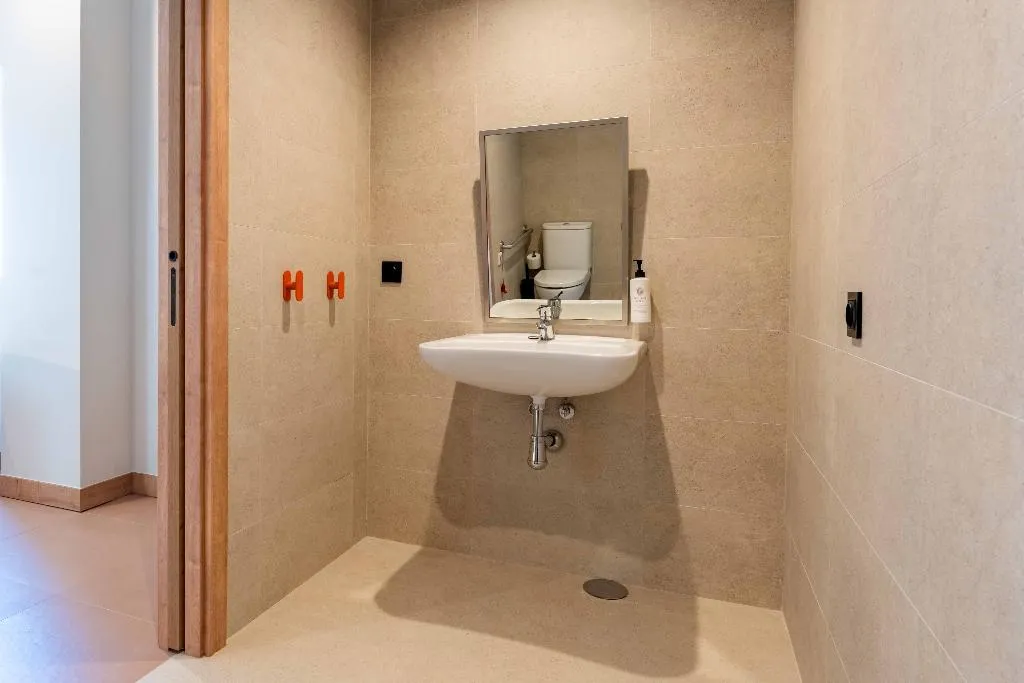 DOUBLE Accessible Room, easyHotel Madrid Alcala, Madrid