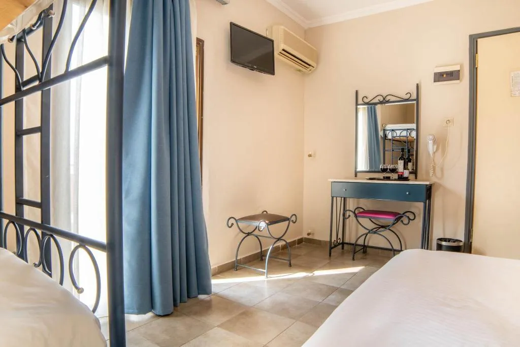 FAMILY ROOM TWO DOUBLE BEDS Room, Anita, Athens