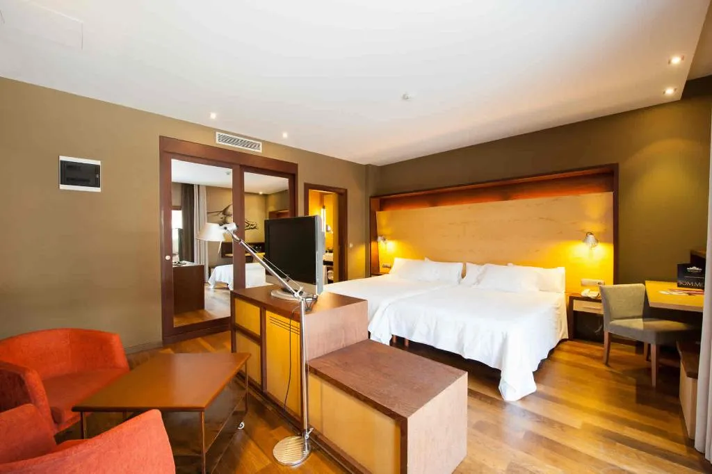 FAMILY ROOM STANDARD Room, SOMMOS Hotel Aneto, Barcelona