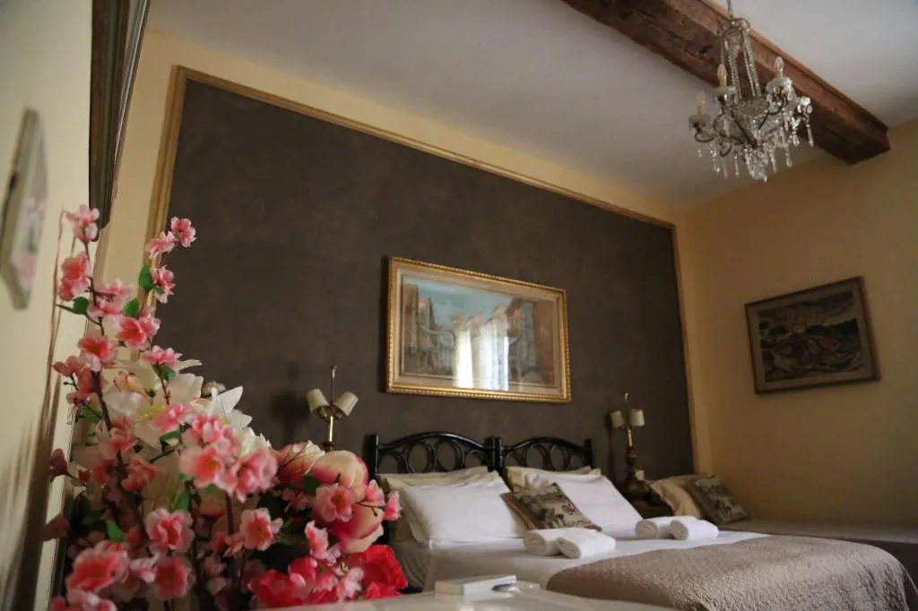 Room, Riverbanks, Florence
