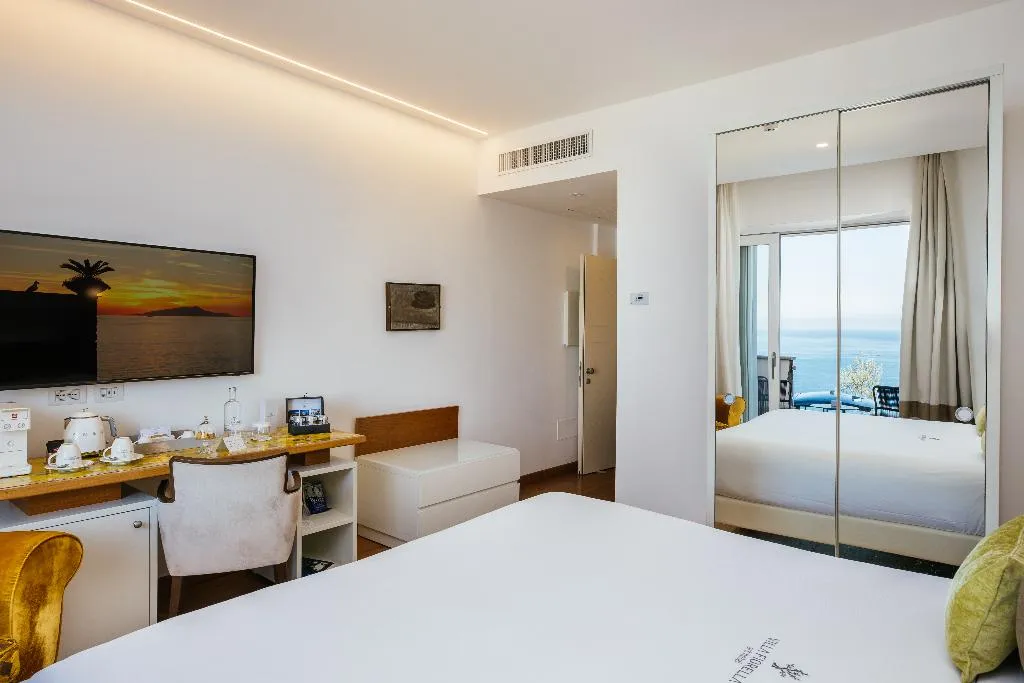 Room SUPERIOR SEA VIEW Room, Villa Fiorella Art Hotel, Naples