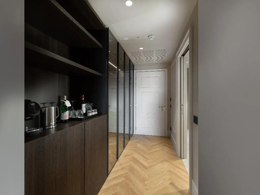 JUNIOR SUITE WITH VIEWS Room, The Glamore Milano Duomo, Milan