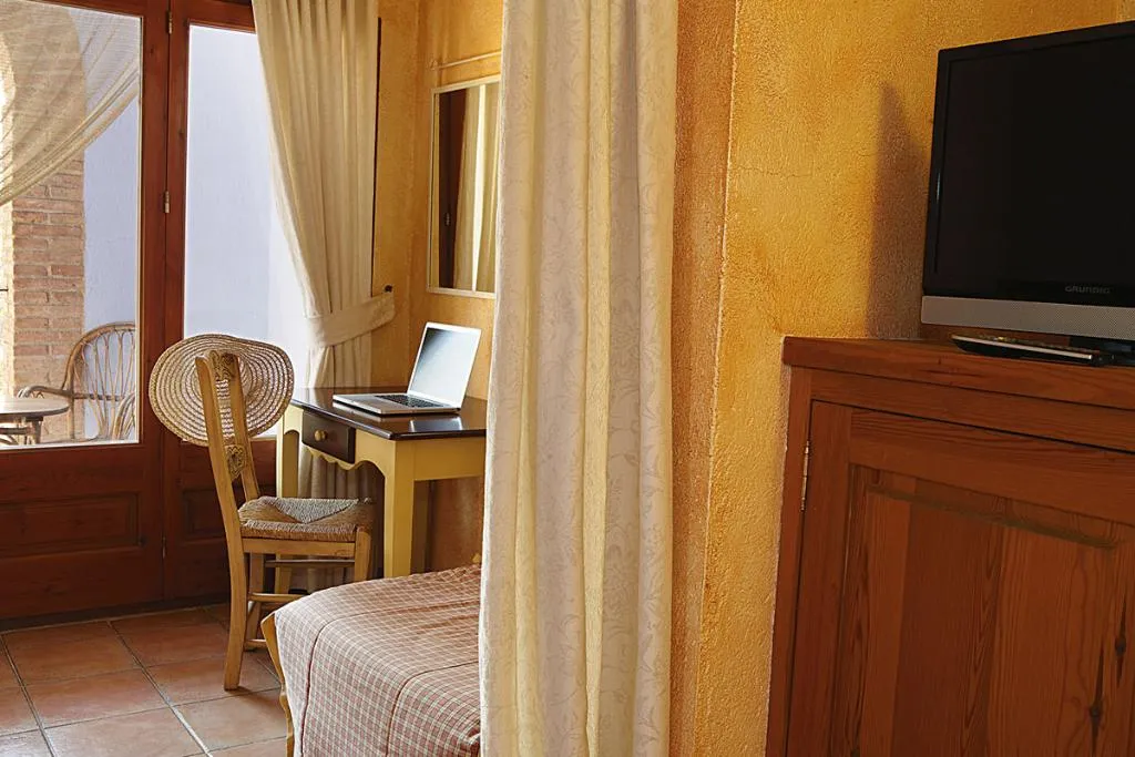 DOUBLE CLASSIC Room, Logis Hotel El Moli de Siurana, Costa Brava
