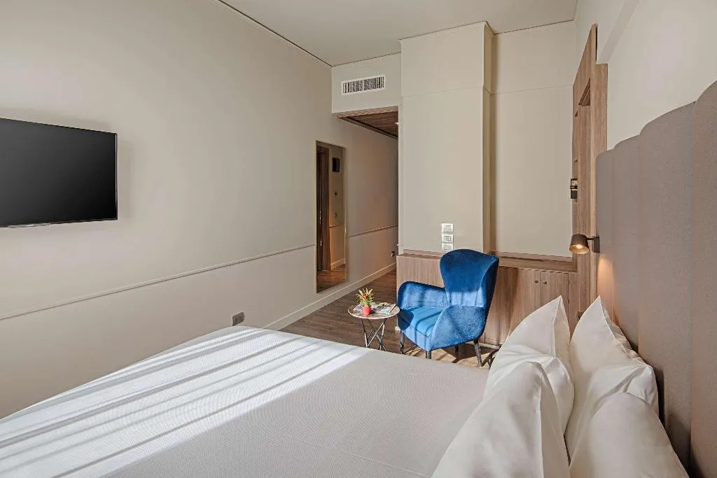 Room, NH Napoli Panorama, Naples