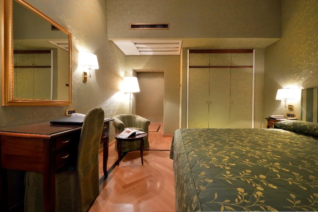 Double or Twin KING SIZE BED Room, Grand Hotel Vesuvio Naples, Naples