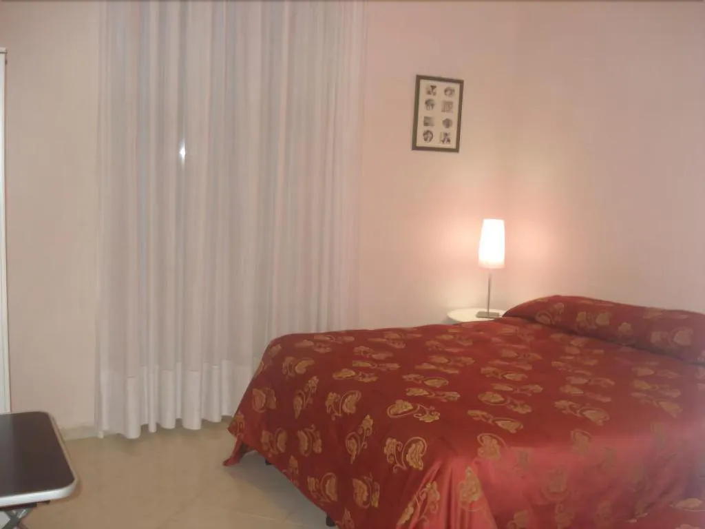 Room, Cinquestelle, Naples