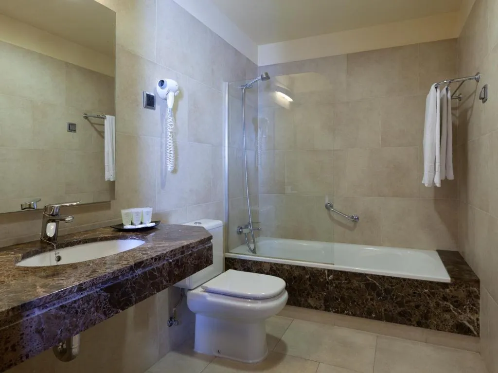 QUADRUPLE STANDARD Room, Sterling, Madrid