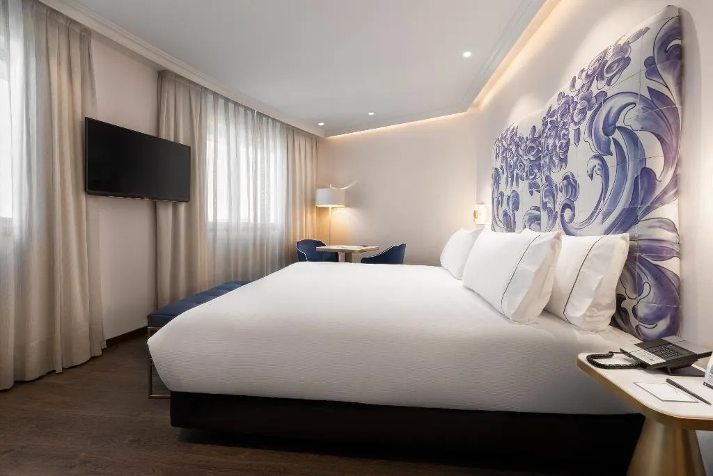 Double or Twin DELUXE Room, Eurostars Universal Lisboa, Lisbon