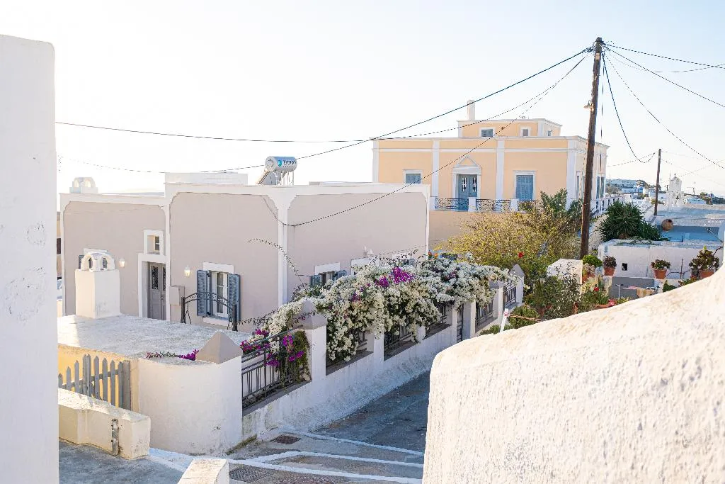 HOUSE TWO BEDROOMS TWO BATHROOMS Room, White Orchid Cave House & Studio, Santorini