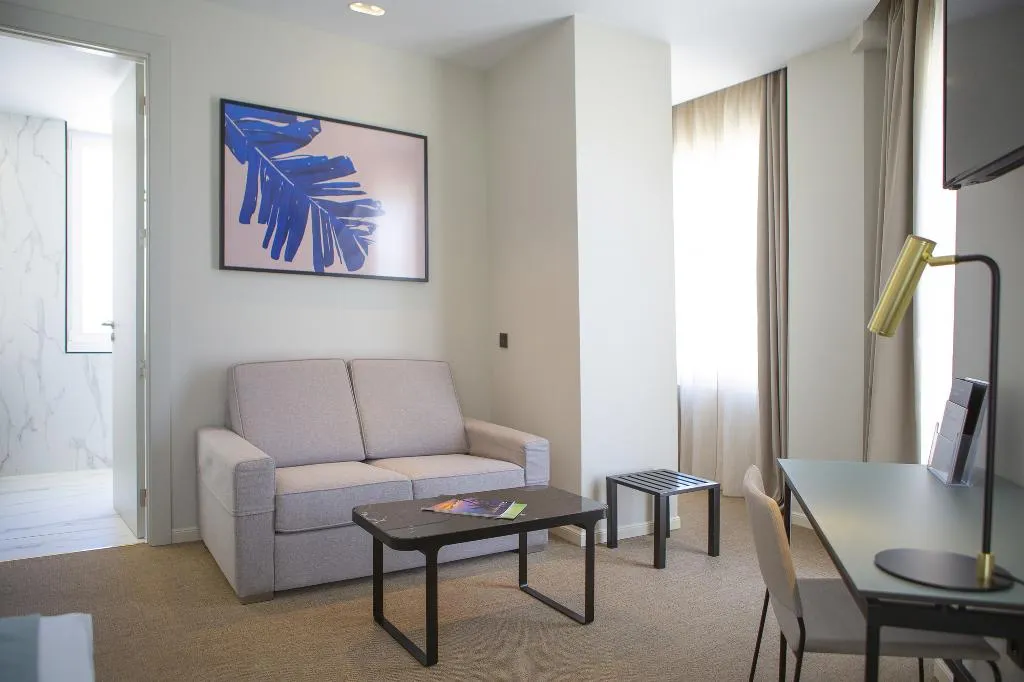 DOUBLE SUPERIOR WITH TERRACE Room, Hotel Riu Plaza España, Madrid