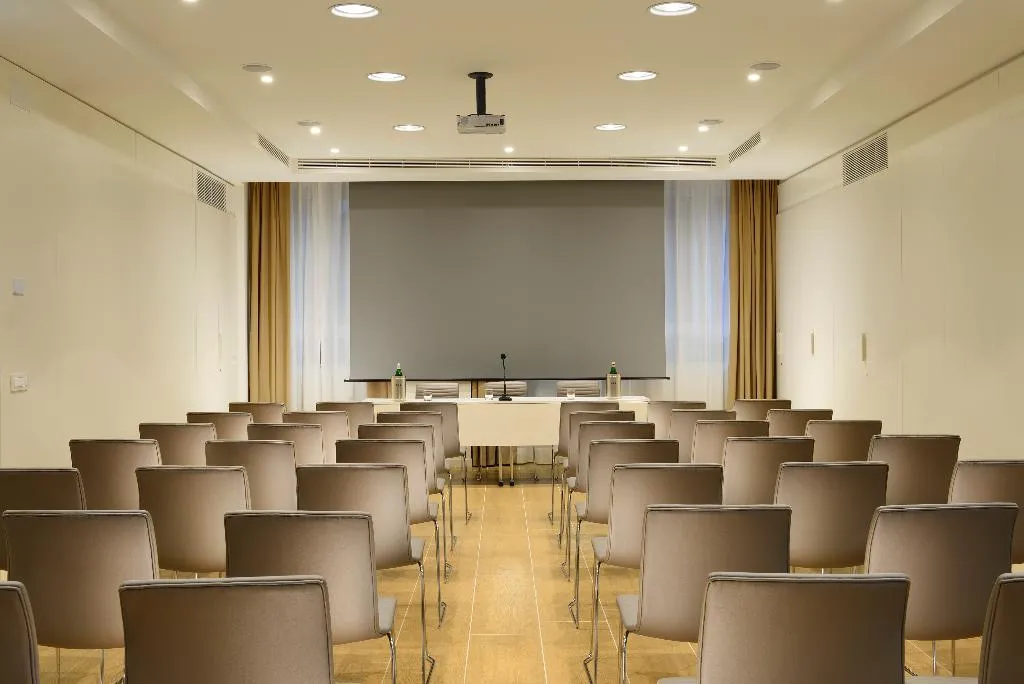 Conferences, UNA HOTELS Century Milano, Milan