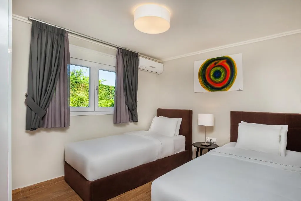 VILLA FOUR BEDROOMS WITH PRIVATE POOL Room, Sunny Villas and Spa, Halkidiki