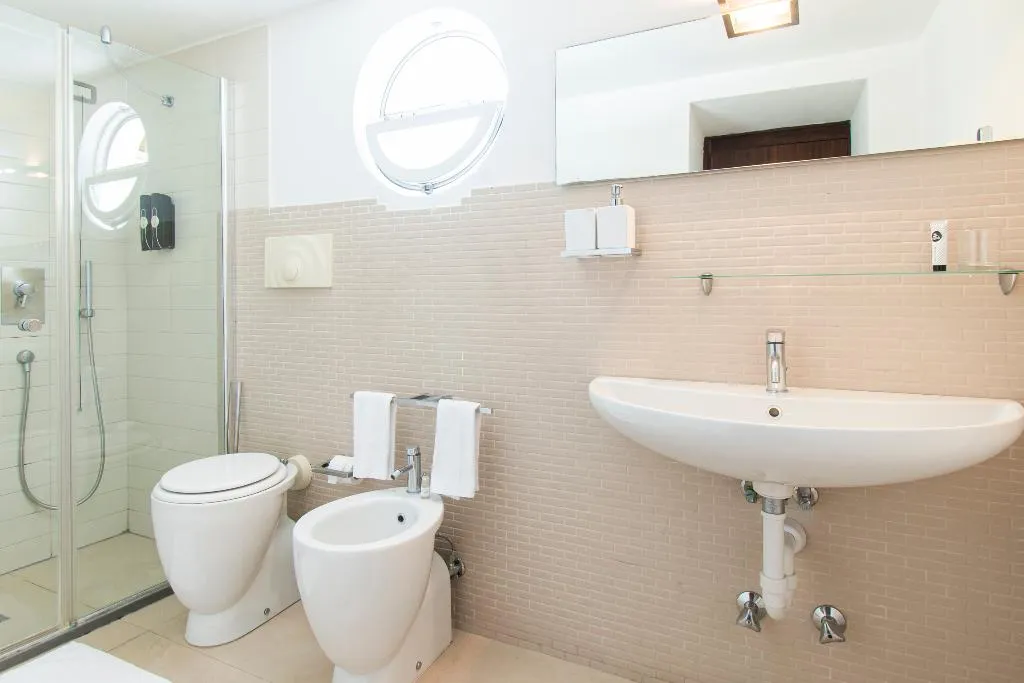 QUADRUPLE CLASSIC Room, Marina 10 Boutique & Design Hotel, Naples