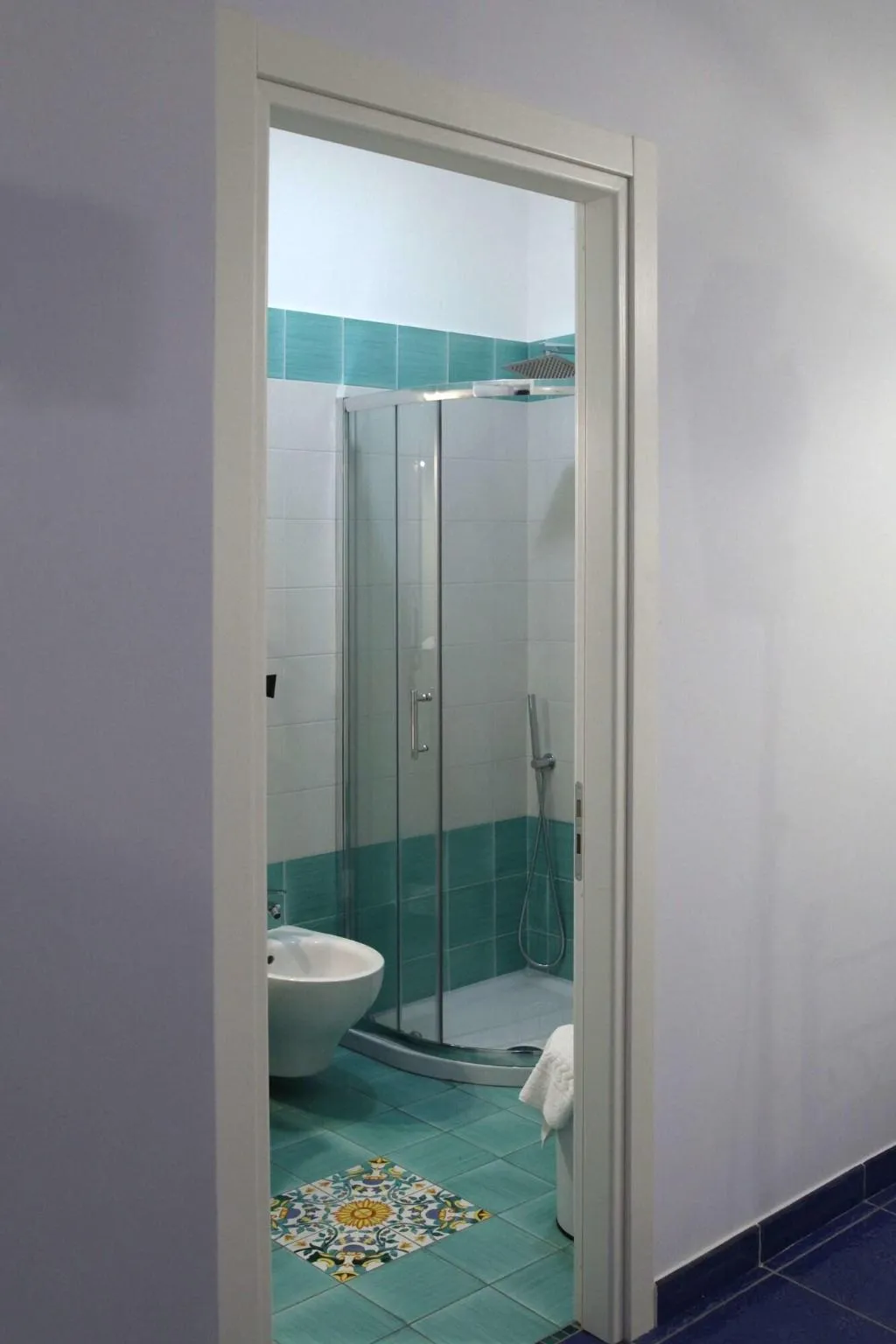 Room, The Reef, Naples