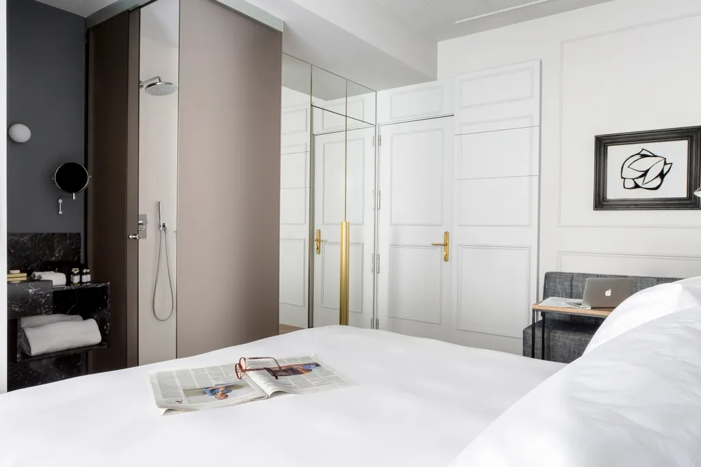 DOUBLE STANDARD Room, Totem Madrid, Madrid
