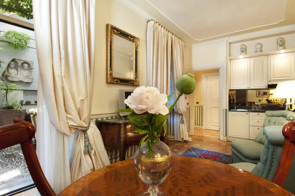 SUITE TWO BEDROOMS ONE BATHROOM Room, Petit Palais Milano, Milan