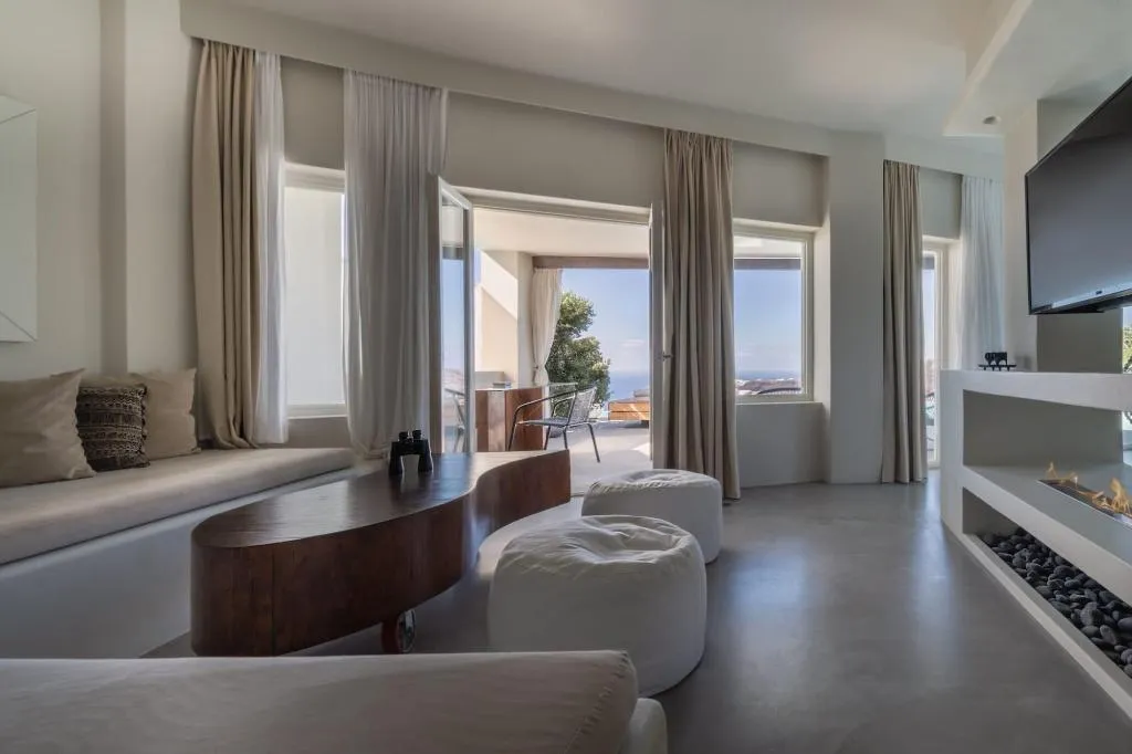 Room, West East Suites, Santorini