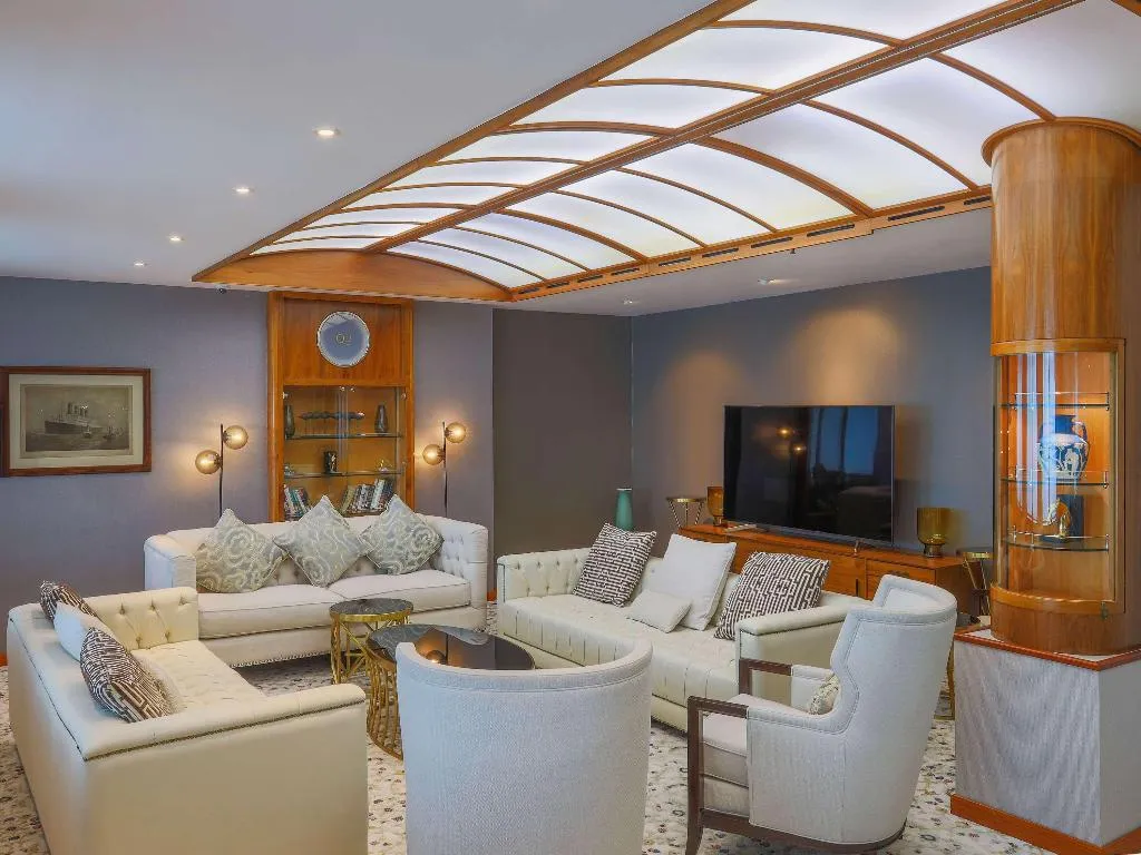 Conferences, Queen Elizabeth 2, Dubai