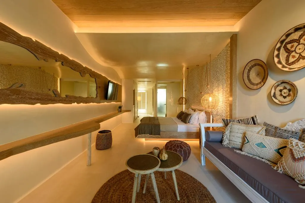 SUITE WITH JACUZZI Room, Divelia East Suites, Santorini