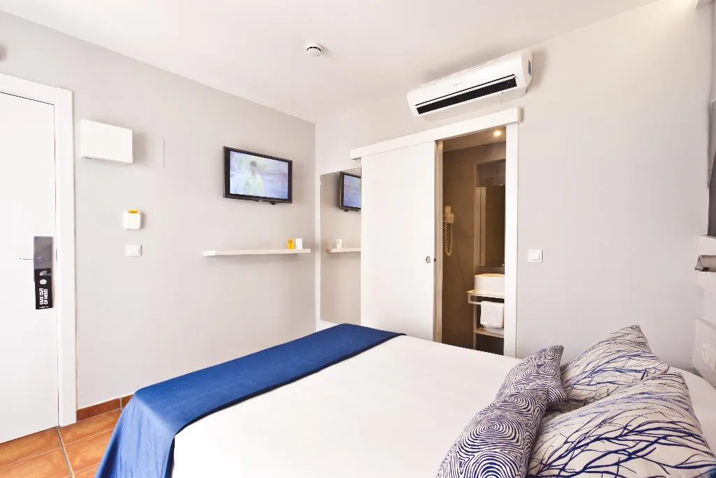 Double or Twin PREMIUM Room, Ryans La Marina, Ibiza