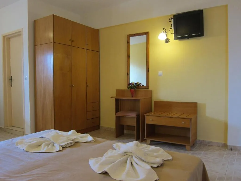 Room, Baladinos Apartments, Crete