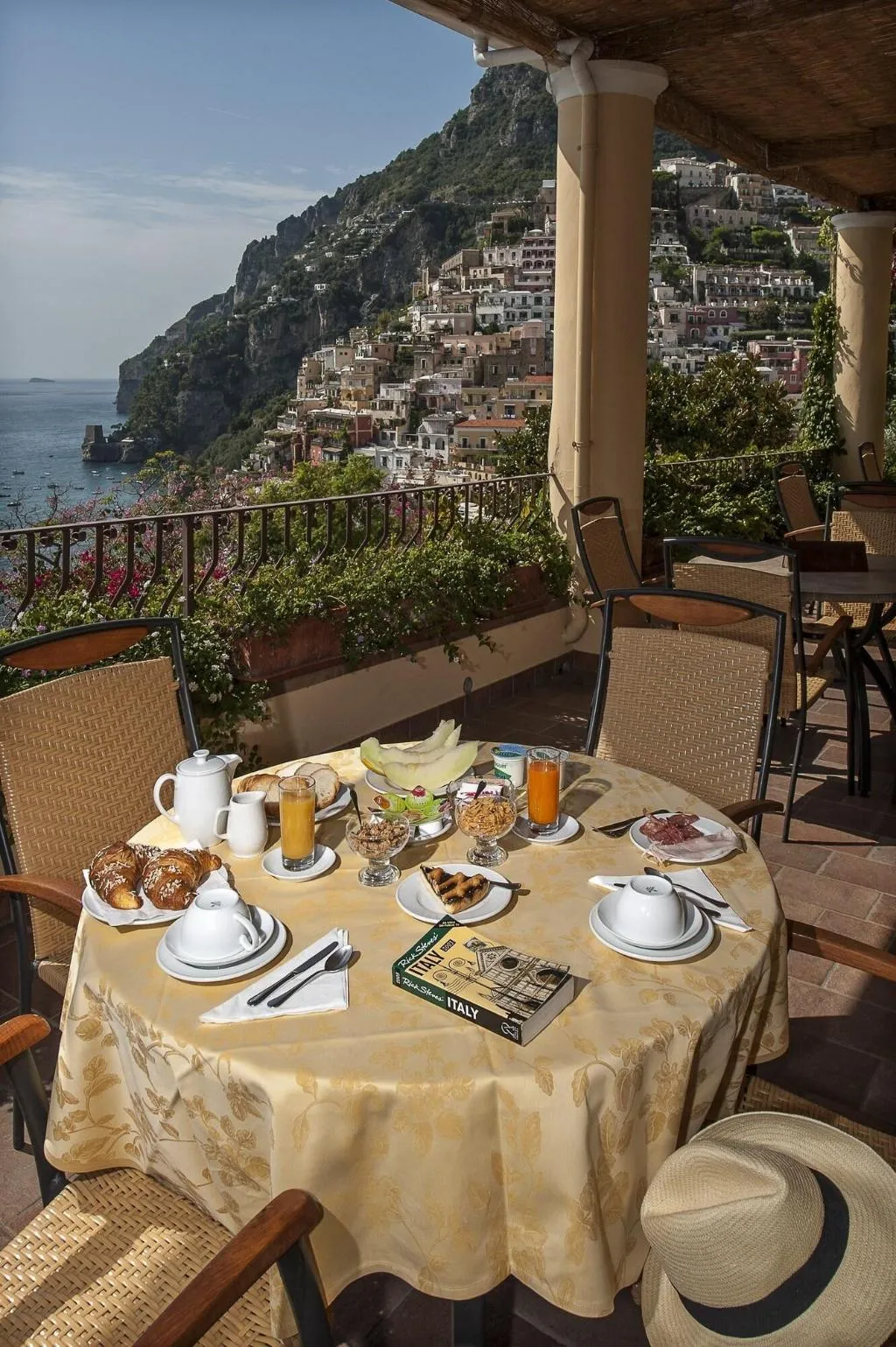 Bar, California, Naples