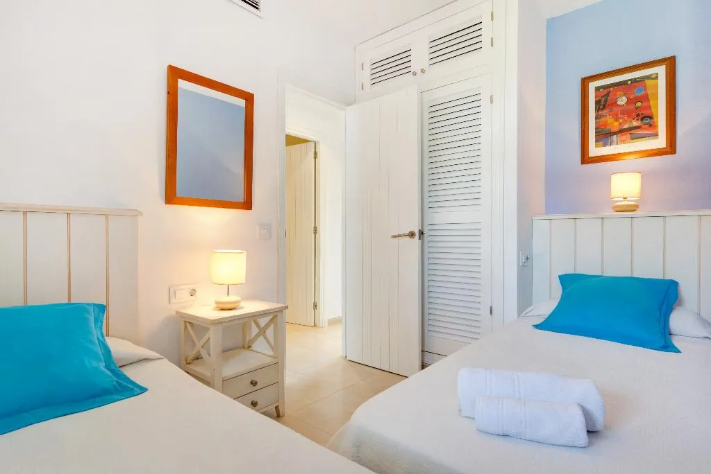 APARTMENT TWO BEDROOMS Room, Son Bou Playa Gold, Menorca