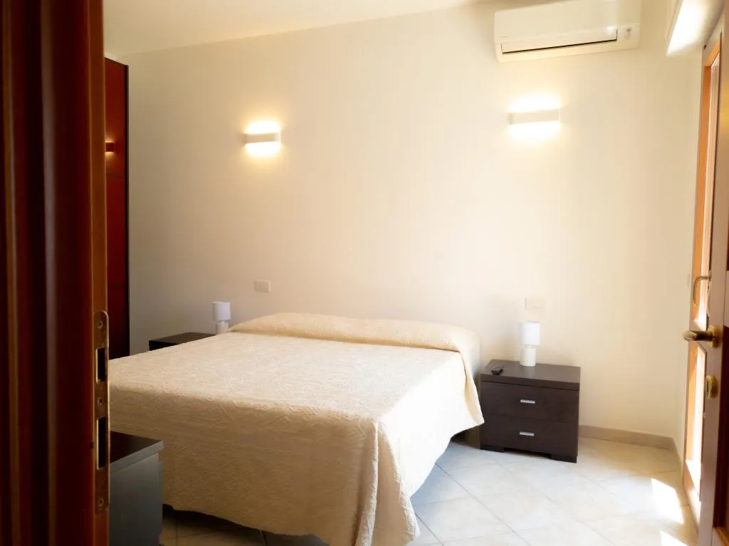 APARTMENT GARDEN VIEW Room, PMS CaseVacanze Olbia, Olbia