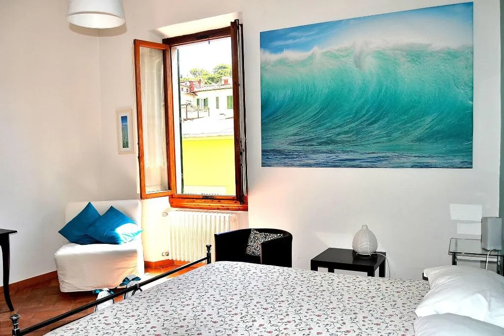 Room, Chez Moi, Florence