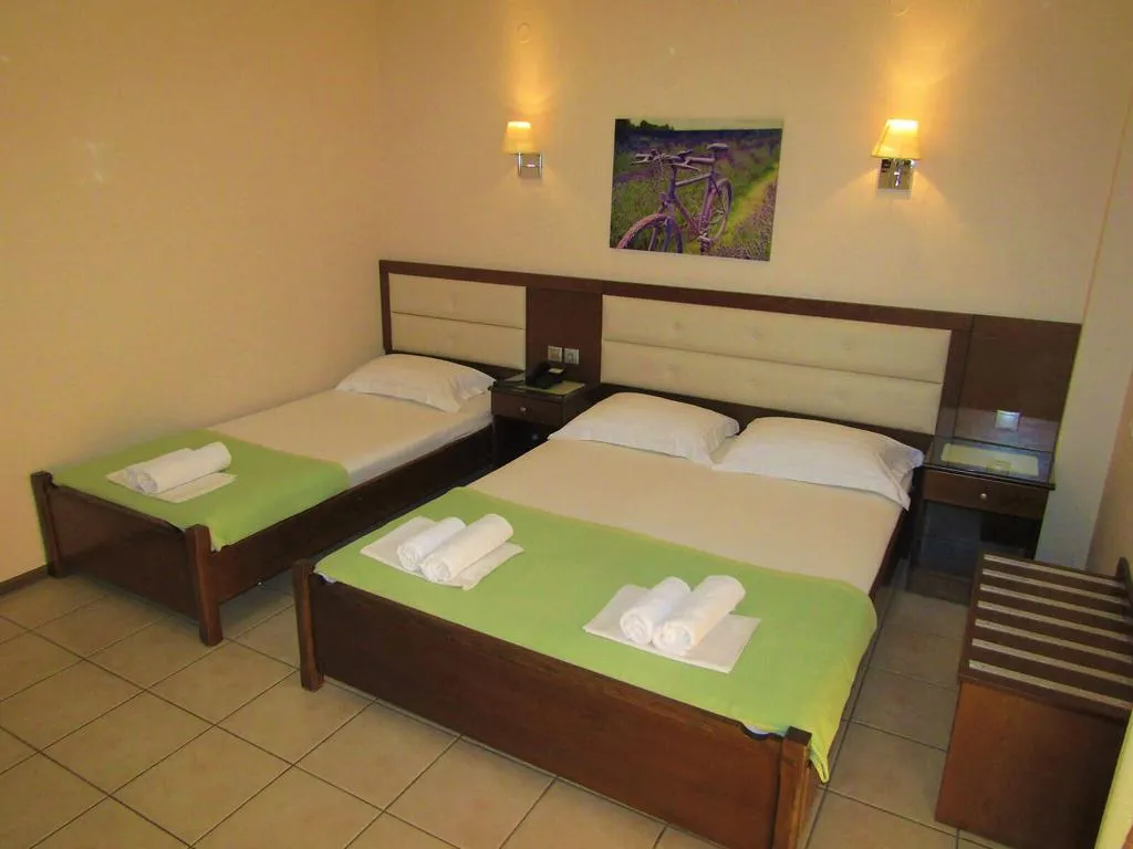 TRIPLE STANDARD Room, Gold Stern, Thessaloniki