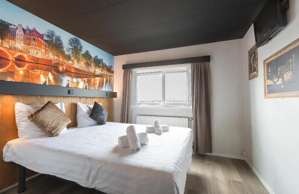 DOUBLE STANDARD Room, Botel, Amsterdam