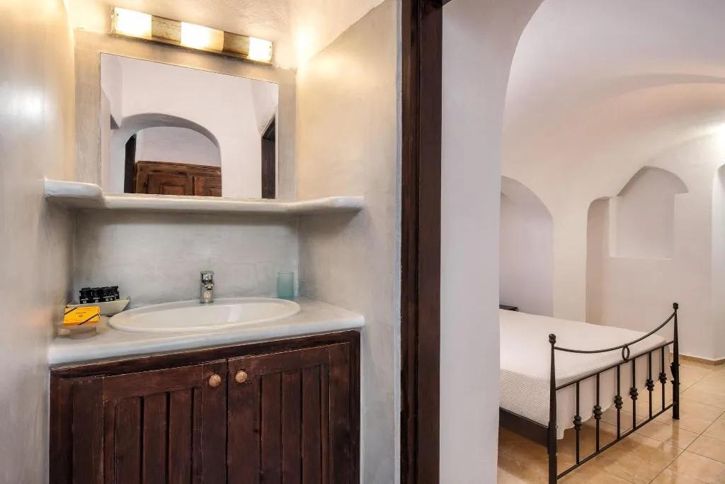 SUITE THREE BEDS Room, Lava Suites & Lounge, Santorini