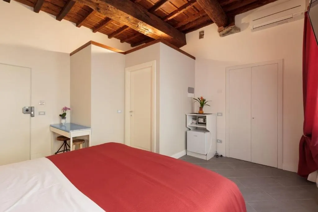 Room, Canto Dei Servi, Florence