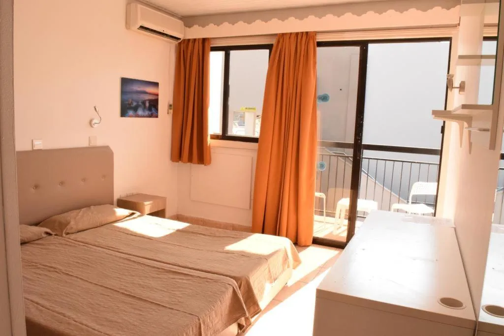 TRIPLE POOL VIEW Room, Pambos Napa Rocs, Cyprus