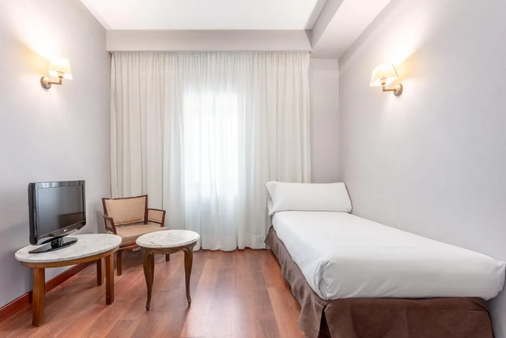 SINGLE STANDARD Room, Crisol Regio, Madrid