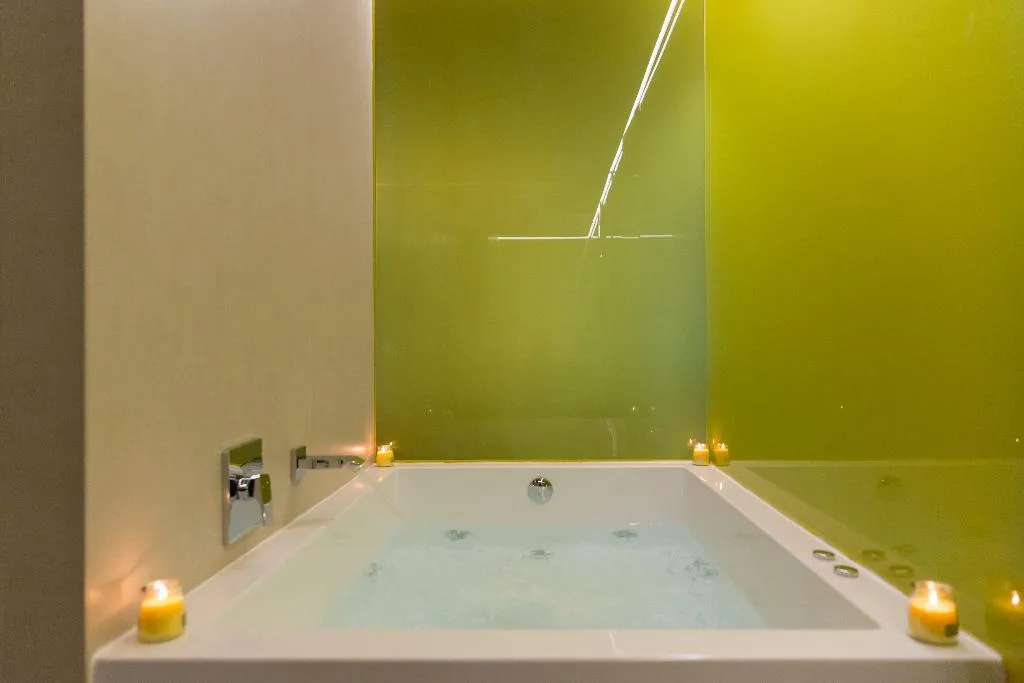 JUNIOR SUITE DELUXE WITH JACUZZI Room, Macia Sevilla Kubb, Seville