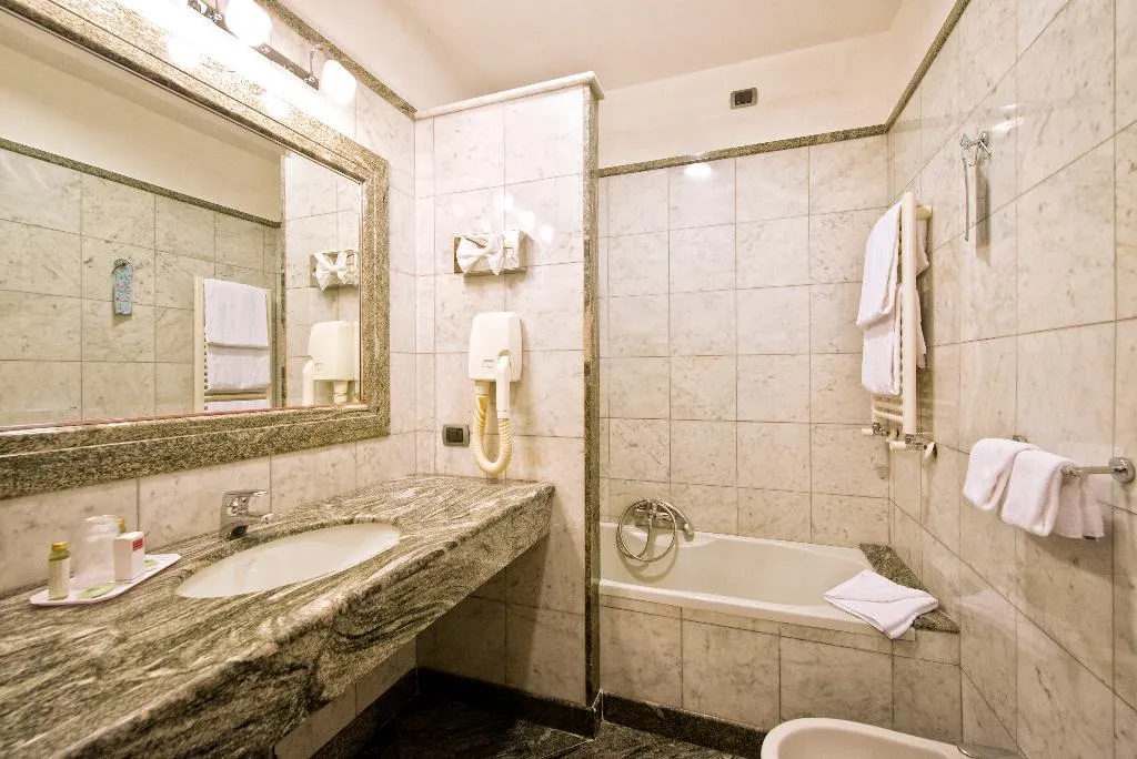 QUADRUPLE WITH VIEWS Room, Giolli Nazionale, Rome