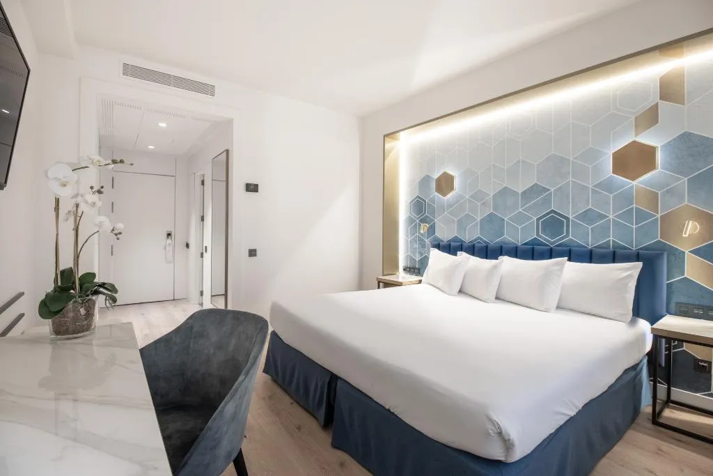 Double or Twin STANDARD Room, Eurostars Gran Madrid, Madrid