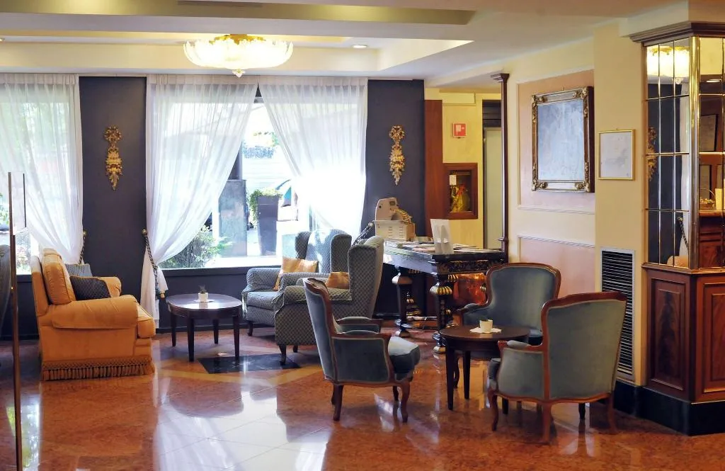Lobby, Santa Barbara, Milan