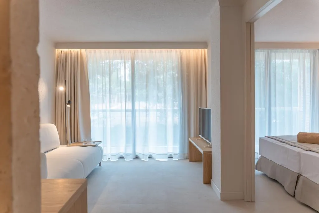 JUNIOR SUITE STANDARD Room, Canyamel Sun Suites, Majorca
