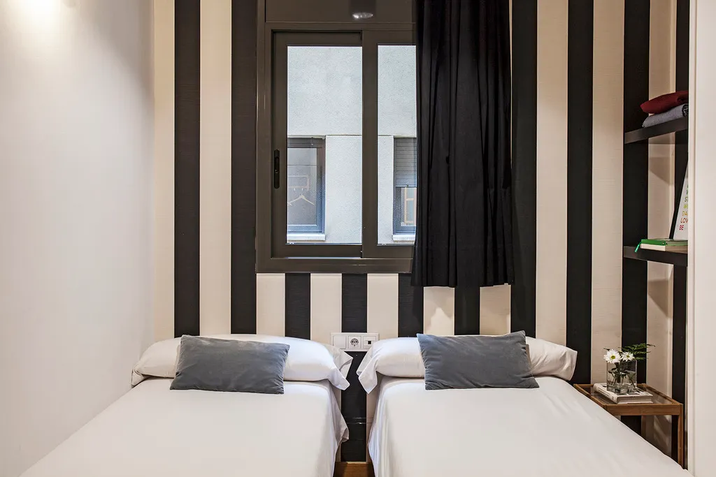 APARTMENT CAPACITY 4 Room, AinB Eixample-Entença Apartments, Barcelona